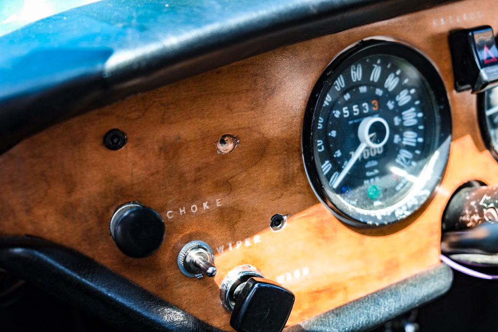 dashboard closeup of choke and wiper buttons